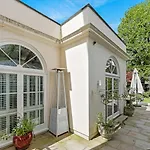 Central London Canal Villa And Garden Wifi