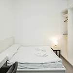 Chic & Cozy: South Kensington Studio