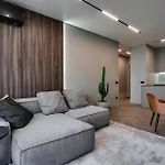 2Bd Hyde Park Elegance Escape