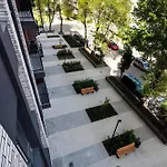 2Bd Hyde Park Elegance Escape