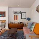 De Beauvoir Penthouse - Private 1 Bed Apartment
