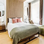 Luxury Apartment In The Heart Of Central London