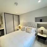 Comfort 3 Bedroom Home In Notting Hill