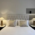 Comfort 3 Bedroom Home In Notting Hill