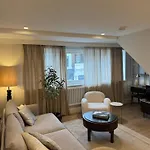 Comfort 3 Bedroom Home In Notting Hill