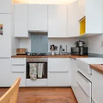 2-Bed Apartment Steps From Muswell Hill