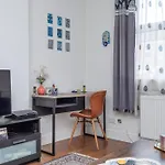 2-Bed Apartment Steps From Muswell Hill