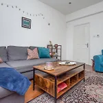 2-Bed Apartment Steps From Muswell Hill