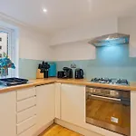 Cosy 1 Bed W Loft Sleeps 5 Close To Stations