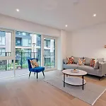 Stylish Flat In Chelsea Creek 11