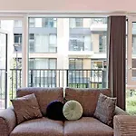 Stylish Flat In Chelsea Creek 11