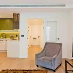 Stylish Flat In Chelsea Creek 11