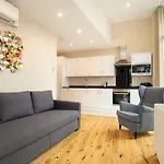 Traveleraddress - Tigress House