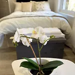 Studio Flat 20 Min From City Center London