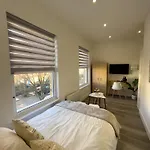 Studio Flat 20 Min From City Center London