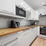 Holland Park Flat, 2Bed 2Bath, Breakfast, Lgf