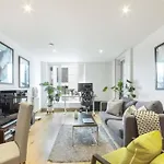 Beautiful Modern 2 Bedroom Apartment With Balcony