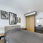 Beautiful Modern 2 Bedroom Apartment With Balcony