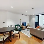Modern Chic Leicester Square Covent Garden Sleeps 5