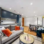 Modern Chic Leicester Square Covent Garden Sleeps 5