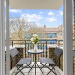 Jasmine Suite By Yielding Bricks