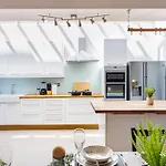 6 Bedroom West London Home, Acton, Free Parking , Pool Table , 75 Inch Tv, Sleeps 11 Offers