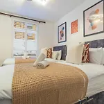 Stylish 2Bed Apartment Fulham, Wifi, Parking