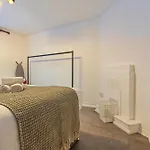 Stylish 2Bed Apartment Fulham, Wifi, Parking