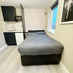 Stylish Studio Minutes Away From Wembley