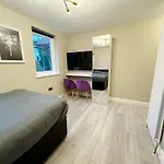 Stylish Studio Minutes Away From Wembley