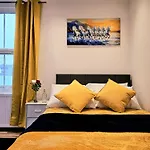Elegant Spacious London Studio Flat