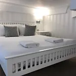 Luxury Mezzanine Apartment In Kensington / Earls Court Garden Square