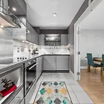 St, George Wharf Vauxhall Bridge Large 2Bedrooms Apartment With River View Panoramic Balcony