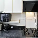 Stylish 2 Bedroom Apartment In Shoreditch - London