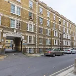 London Bridge Compact Apartment, Sleeps 3 , Tube 3 Mins Walk , Zone 1 , Weekly Offers