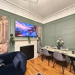 Oxford St Luxurious Villa