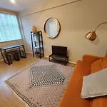Cosy West London Apartment