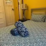 Stylish And Comfortable Double Bedroom In Mayfair