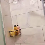 Cosy 2 Bedroom Flat Only 5 Minutes Walk To Canning Town Tube Station