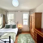 Stunning 2Bedroom House With Backyard In Stratford