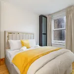Elegant 3-Bedroom Apartment In The Heart Of Piccadilly Circus No Lift- 4Gl