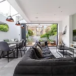 Sophisticated House In Clapham