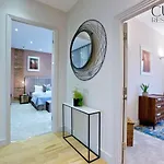 Stylish Penthouse With City Views / Balcony Ac