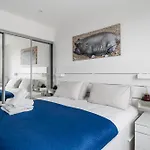 Impeccable Modern 2Br Apartment Peachy Stays
