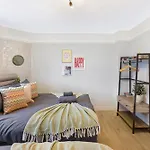 Finsbury Park Hideout Sleeps 10