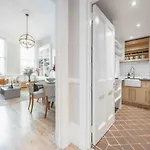 Cosy 2-Bed In Earls Court