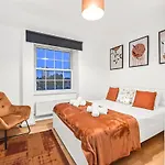 Cosy Cityscape Two Bed Apartment