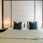 Award Winning Interior Designed Luxurious Mews In Knightsbridge