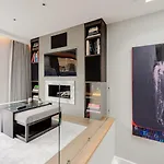 Award Winning Interior Designed Luxurious Mews In Knightsbridge