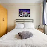 Lovely 3-Bed 20 Minutes To Central London